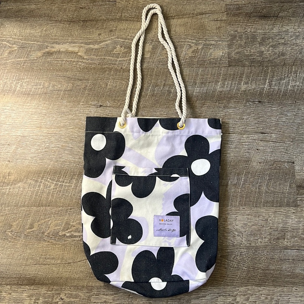 Holaday . Co Daley Daisy Tote Bag